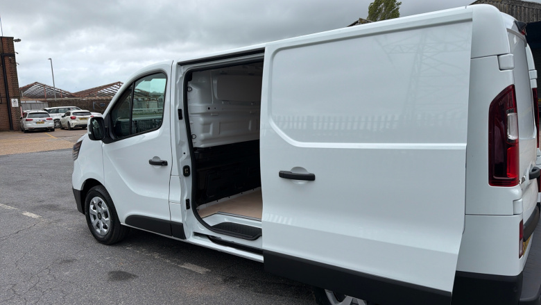 Renault Trafic Swb Diesel SL30 Blue dCi 130 Advance [Safety] Van